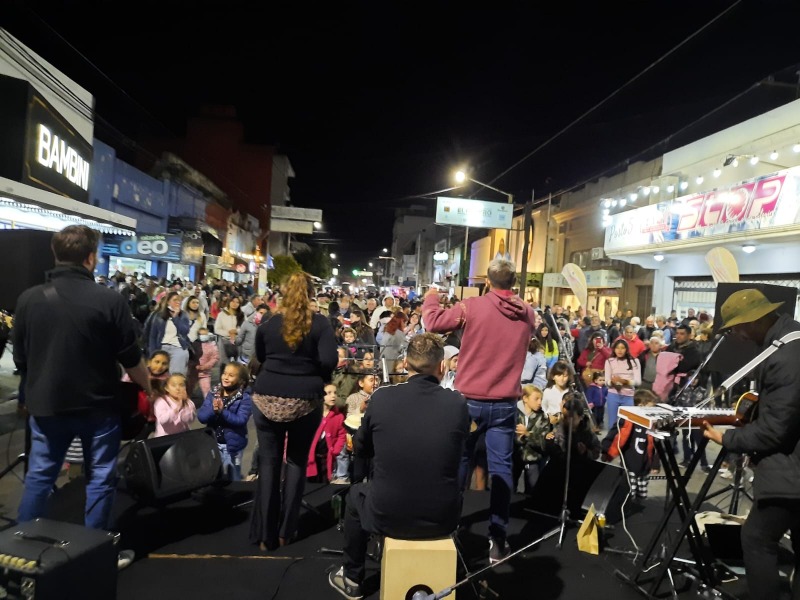 �ltima edici�n del a�o de la peatonal de calle Necochea